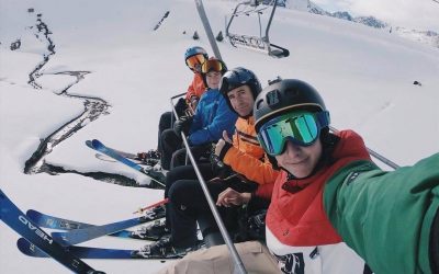 Con familia o con amigos, esquiar es una experiencia única que tenes que vivir, …