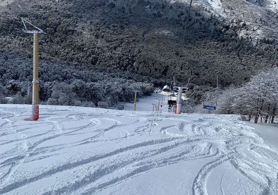 ¿Cómo te ves en #CerroBayo #VillaLaAngostura disfrutando de la nieve y el mejor …